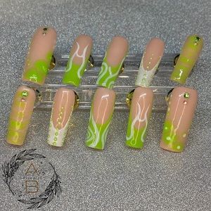 Green vibes, acrylic PressOnNails .